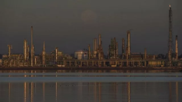 Ancap firma históricos contratos de exploración offshore con YPF, Shell (y otras compañías en Uruguay)