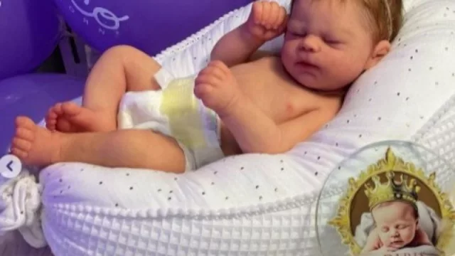 ¿Adoptarías este bebé? Respiran, abren la boca y hacen pis (cómo son y cuánto cuestan los muñecos hiperrealistas que podés encargar “a medida”)