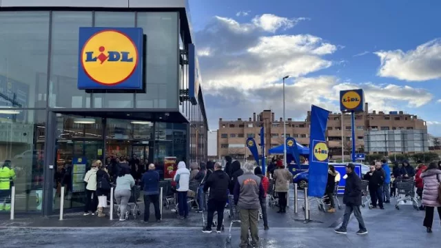 Lidl abre su primera tienda en Colmenar Viejo tras invertir unos 6 millones de euros (y crear 30 nuevos empleos)