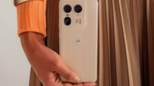 Potencia, diseño y colores: comienza la venta del edge 50 ultra y los moto buds