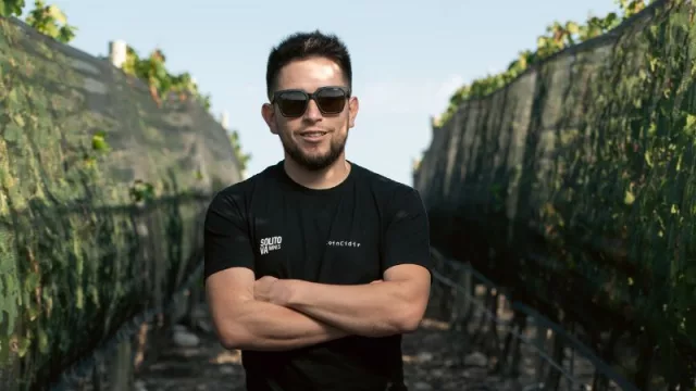 “Enólogo Revelación del Año”, ha sido distinguido Leandro Velázquez por la Guía Descorchados 2025 (por sus proyectos Solito Va y Coincidir)