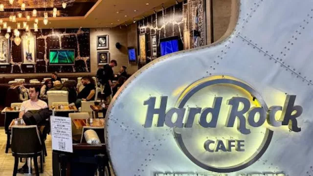Hard Rock Café Aeroparque recibe el premio Top Of The Rock (un reconocimiento a las mejores cafeterías de la franquicia a nivel global)