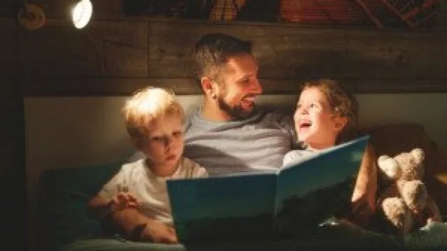 Crisis de lectura en la generación digital: cómo recuperar el hábito en niños y adultos, y transformar el futuro de Anglolatina (basados en un reciente ensayo publicado en NYT)