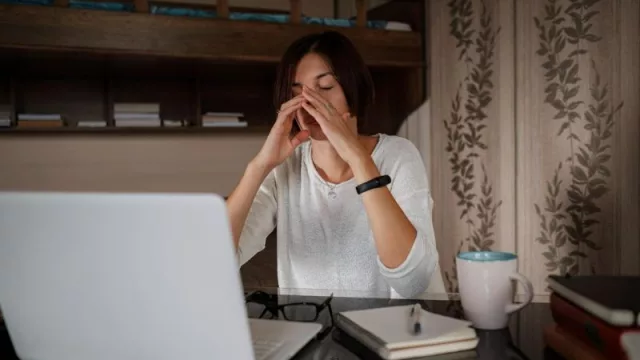 El 21% de españoles que trabajan en remoto han experimentado un impacto negativo en su salud mental