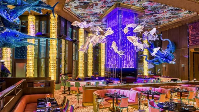 Origen de la palabra “restaurante”: ¿Por qué le decimos así? ¿qué está pasando ahora que también pasó hace siglos en la gastronomía?