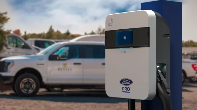 Lo que Ford aprendió sobre la carga de vehículos eléctricos trabajando con una empresa de servicios públicos (pasame el alargue que llegó Cacho con la chata)