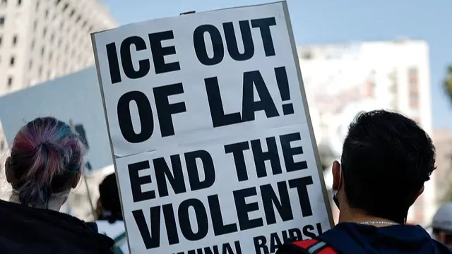 Tras presión del gobierno de Trump, Apple bloquea ICEBlock, la app que alerta sobre redadas migratorias (juego de palabras con ICE)