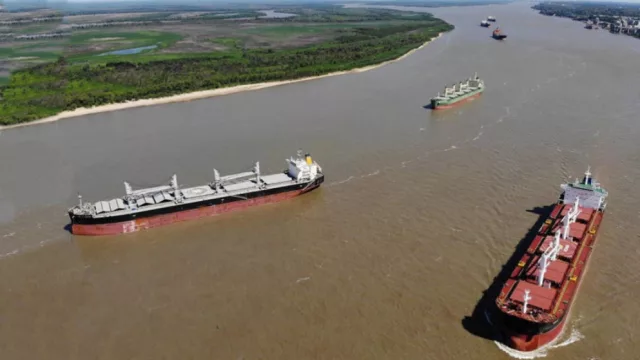 El Paraná “divide las aguas” entre ambientalistas y exportadores (polémica por el dragado del río a 44 pies)