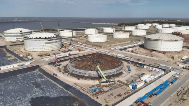 Puerto Rosales amplía su capacidad con dos nuevos tanques y consolida su rol estratégico para Vaca Muerta