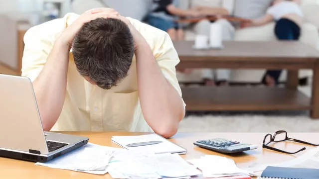 “Tomar deuda para pagar más deudas” (crece la morosidad en familias rosarinas)