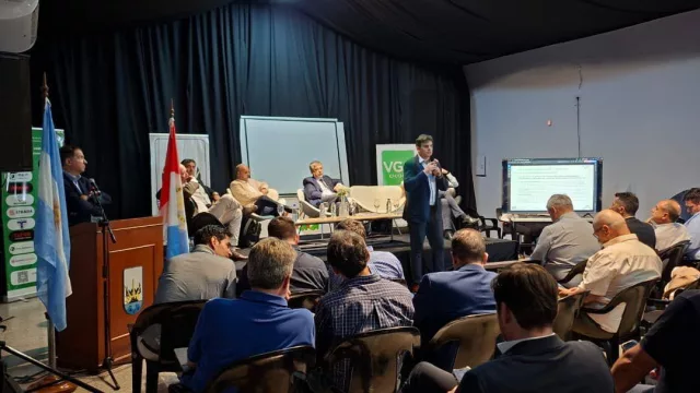 Aparte de soja y agroindustria, Santa Fe quiere “lo que viene”: petróleo, gas y minería”