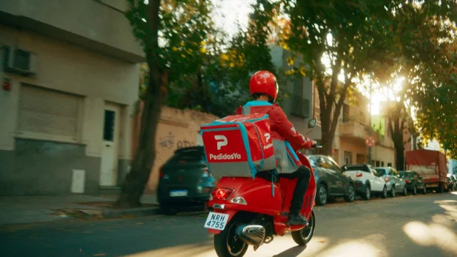 Caen ventas en súper pero, crecen en el delivery (el consumo presencial en supermercados cayó 5,1% hasta octubre y la compra online subió 12%)