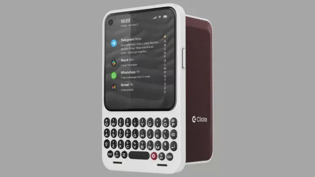 Vuelven los teléfonos con teclado ¿te da nostalgia? (así es el móvil con Android que resucita los botones físicos)