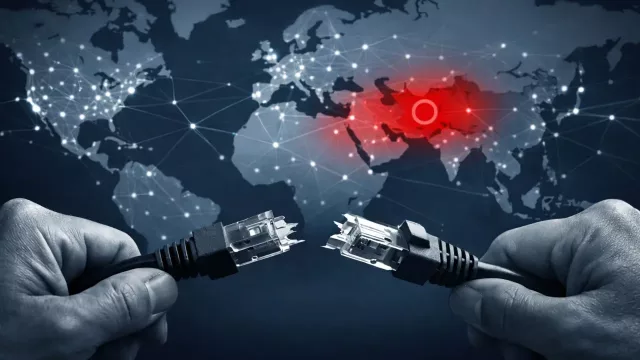 Cómo se apaga internet en un país entero (el “botón rojo” que Irán apretó)