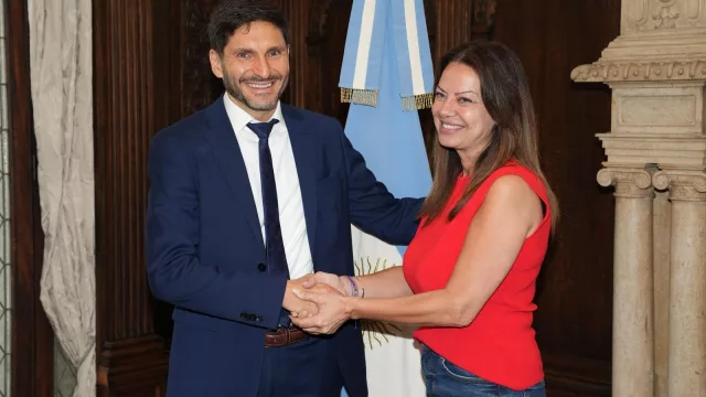 Y hubo foto: Pullaro firmó con ministra Pettovello el acuerdo por la caja (desde mayo llegan $12.000 millones por mes)