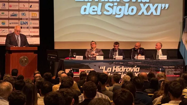Nación y Provincia "en línea": avanza la concesión de la hidrovía ("hombro a hombro", dijeron las autoridades)