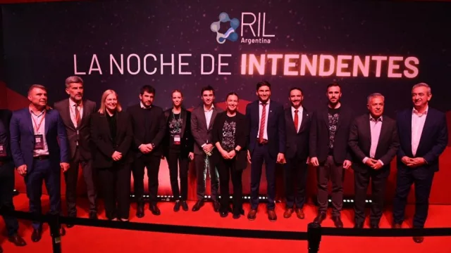 Los 300 intendentes ya debaten el futuro del interior en Rosario (también se sumaron cuatro gobernadores)