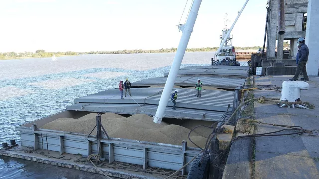Otro embarque desde el Puerto Santa Fe (8.000 toneladas de soja en embarque de cabotaje)