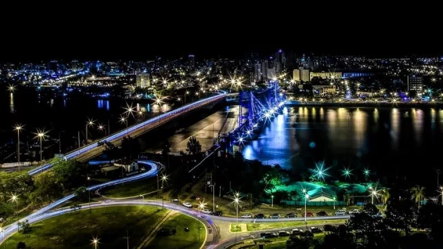 "Recorrer" Santa Fe Capital desde el aire (vuelos turísticos de día y de noche, partiendo de Sauce Viejo)