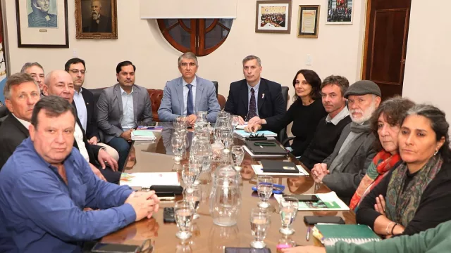 Paritaria estatal: hubo oferta "razonable" (subas de hasta 15,5 % para segundo semestre con mínimos garantizados)