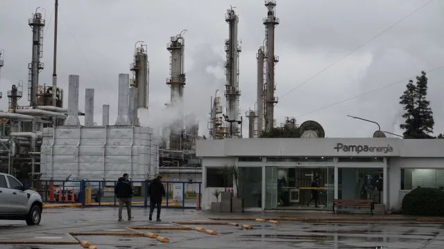 Pampa Energía cierra su planta en Puerto San Martín (hay 140 puestos en riesgo)