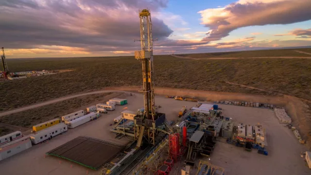La producción de petróleo y gas volvió a crecer en junio y Vaca Muerta consolidó su liderazgo energético