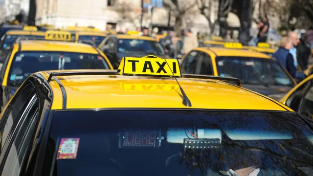 Subsidian con créditos la renovación de taxis, remises y micros interurbanos (¿cómo calificar para sacar uno?)