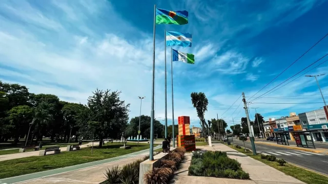 Inventó una bandera que no se enreda ni se rompe con el viento (y ya se la venden a municipios, escuelas y clubes): así es la historia de Aralt