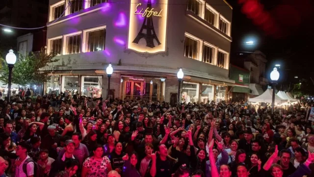 Rosario revive la Noche de las peatonales (sábado con música, ferias y galerías abiertas hasta tarde)